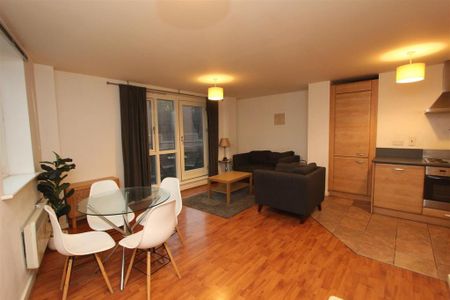 2 bedroom flat to rent - Photo 2