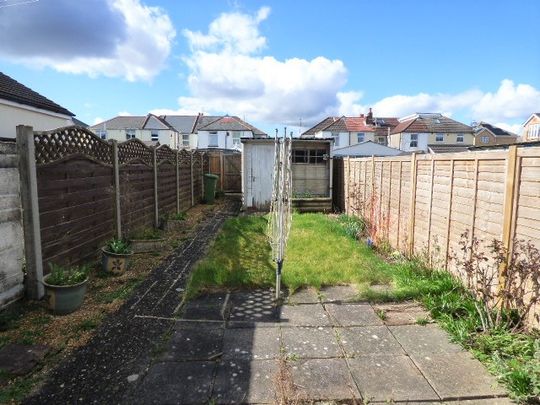 3 bedroom house to rent Nutbeem Road, Eastleigh, SO50 - Photo 1