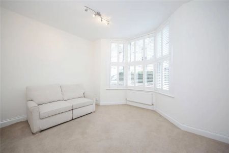 2 bedroom flat in Clapham - Photo 3