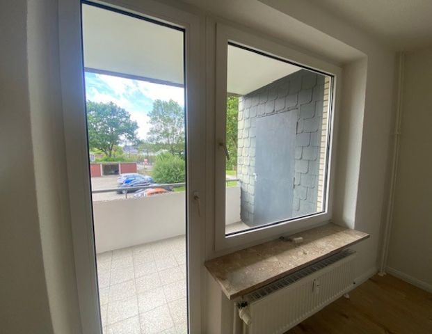 Frisch renovierte 2-Zimmer-Wohnung + Balkon + optional Garage, Brunsbüttel - OTTO STÖBEN GmbH - Foto 1