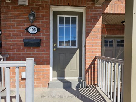 Condo Townhouse For Lease | W8142996 - Photo 2