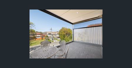 Luxuriously Designed, Stylish And Sun Kissed Executive Style Four Bedroom Family Oasis In A Blue Ribbon, Park-Side Location - Photo 3