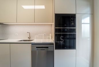 Apartamento T2 renovado para arrendar na Rua São João Bosco