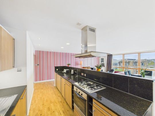 2 bedroom flat to rent - Photo 1