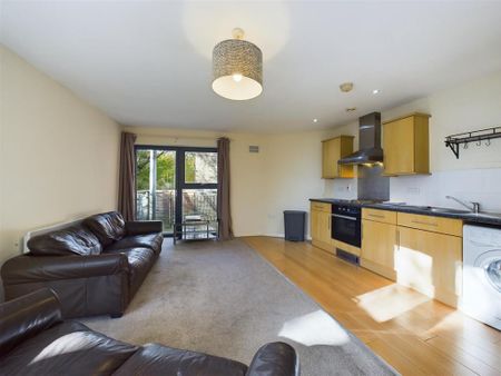 2 bedroom flat to rent - Photo 2