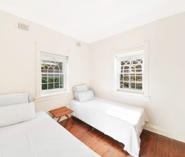 Gorgeous Views In Art-Deco Boutique Block - Photo 5