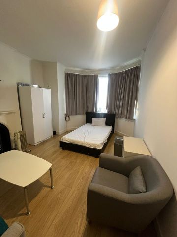 Room in a Shared House, Melrose Avenue, NW2 - Photo 3