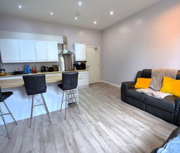 3 bedroom flat to rent - Photo 2