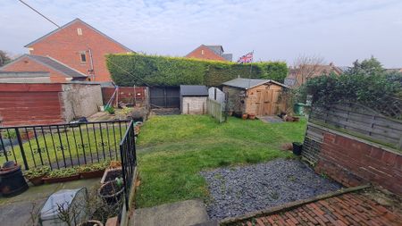 New Road, Wakefield, Middlestown - Photo 3