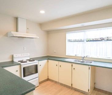 Low Maintenance Brick & Tile Home - Photo 4