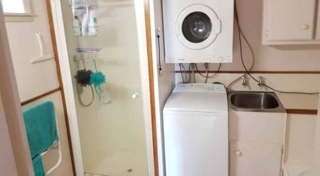 Modern 3-Bedroom Flat - Photo 5