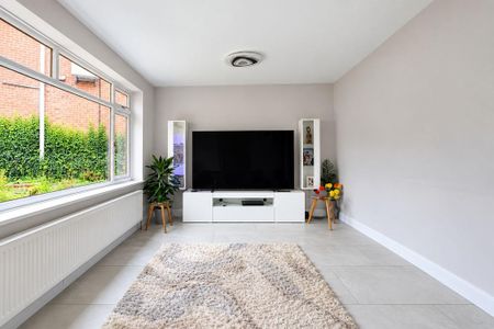 4 bedroom detached house to rent - Photo 2