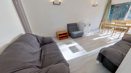 4 bedroom semi-detached house to rent - Photo 2