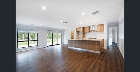 Peaceful living in Huntly, in large family home - Photo 4