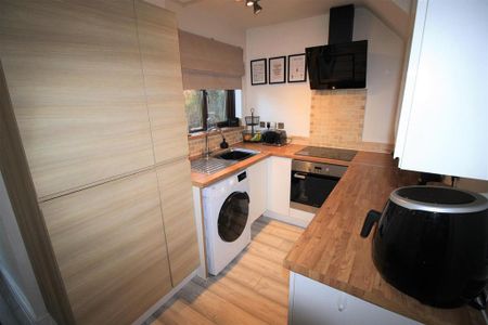 2 bedroom end of terrace house to rent - Photo 5