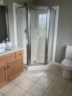 For Lease - 28 Dartmouth Gate, Hamilton, Ontario - Photo 1