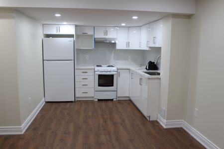 For Lease - 323 Falling Green Crescent Unit# b, Kitchener, Ontario - Photo 4