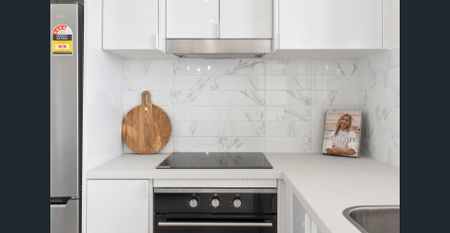 Fully renovated pad with Panoramic Ocean and District Views of Bondi Beach | Stunning communal rooftop & pool - Photo 3