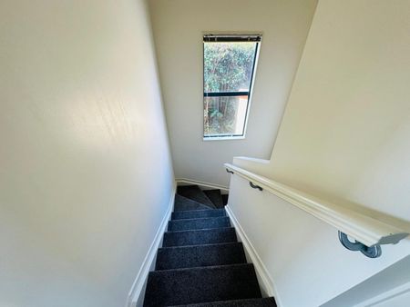 Newly Renovated Family Home in Prime Pakuranga Location” - Photo 5