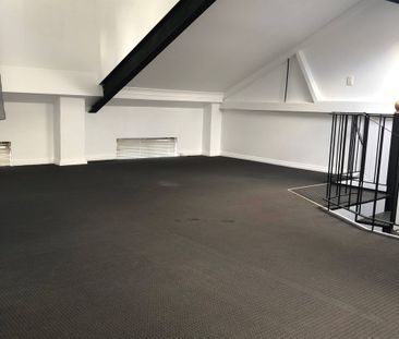 Inner-City Townhouse Living - Photo 6