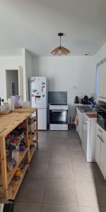 Dans lotissement, proche des commerces, maison de plain-pied - Photo 3