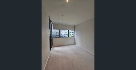 1 Bedroom Apartment Unfurnished on 883 Collins Street - Photo 3