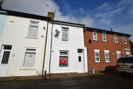 3 bedroom terraced house to rent - Photo 4