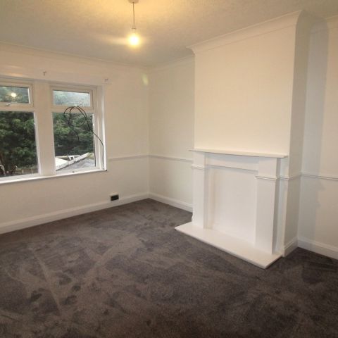 Broadgate Lane, LS18 - Photo 1