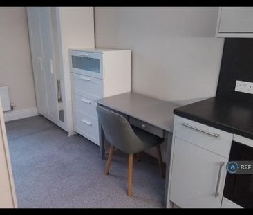 Studio to rent - Photo 6