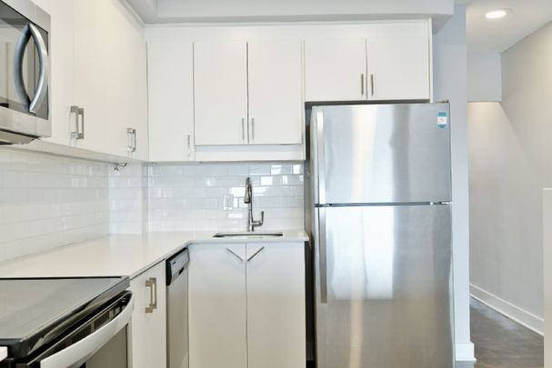 21 James Street - 806 - Photo 1