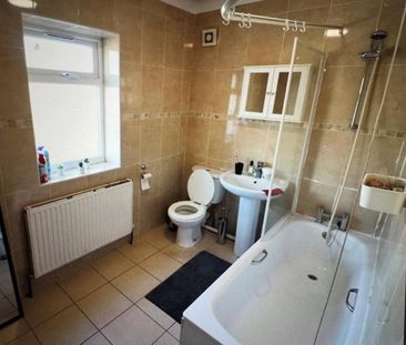 8 bedroom property to rent - Photo 2