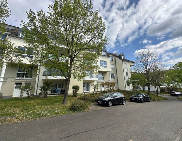 Lichtdurchflutete 3-Zimmer Erdgeschoss Wohnung mit Balkon, Keller und Tiefgaragenstellplatz in Trier Tarforst !! - Foto 1