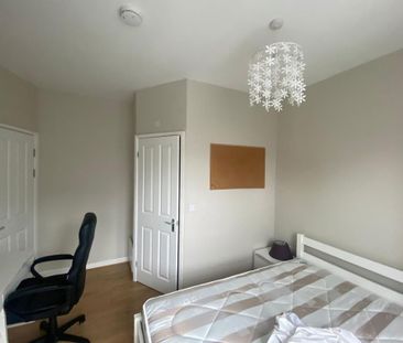 6 bedroom terraced house to rent - Photo 2