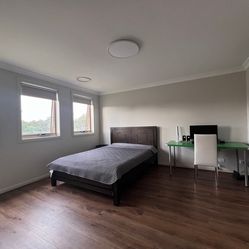 Gladesville - Photo 1