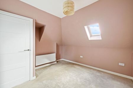 4 bedroom end of terrace house to rent - Photo 5