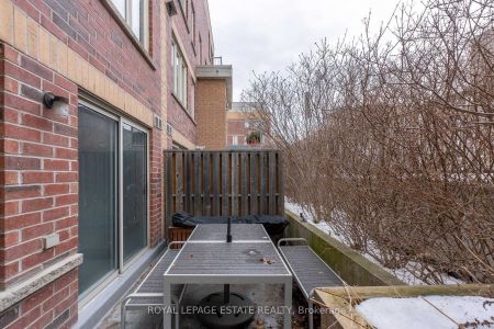 Condo Townhouse For Lease | W8123278 - Photo 2