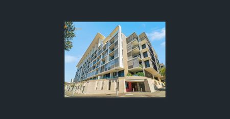 LARGE MAIN BEDROOM PLUS SMALL STUDY WITH PARKING IN PRIME LOCATION! - Photo 3