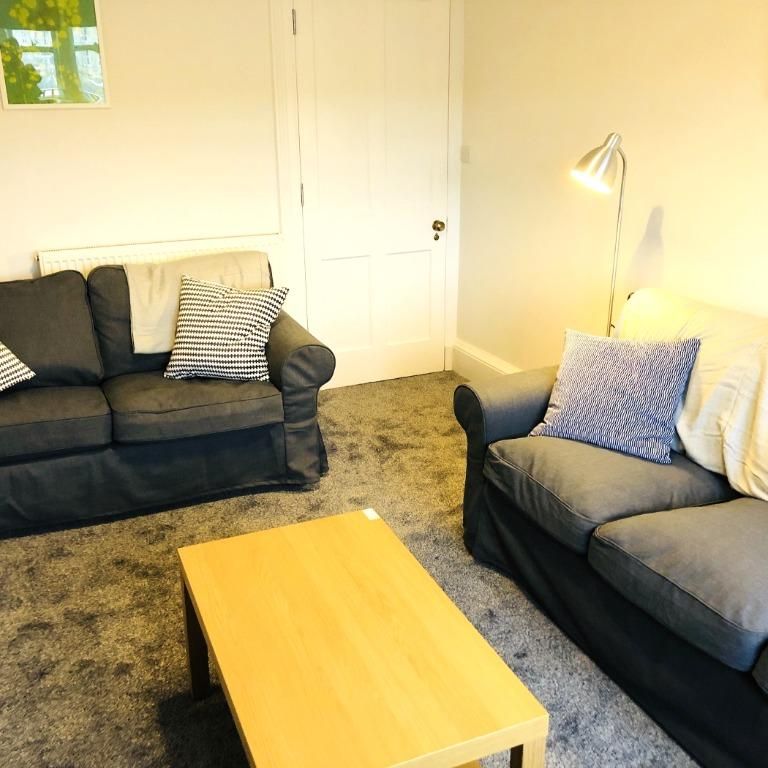 4 bedroom flat to rent - Photo 1