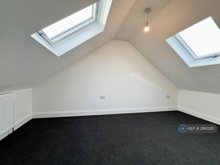 1 bedroom in a house share to rent - Photo 3