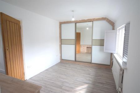 3 bedroom House To Let - Photo 2