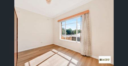 Relaxed, spacious living in a convenient location - Photo 3