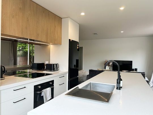 39B Nicholls St | $625 weekly - Photo 1