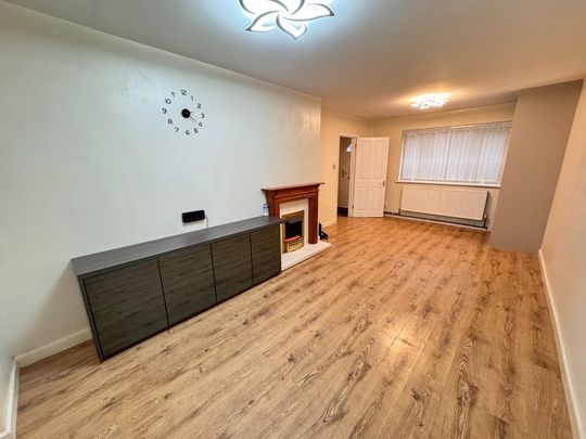 3 bedroom semi-detached house to rent - Photo 1