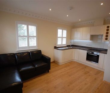 A first floor one bedroom apartment to rent at Castle Crescent, app... - Photo 2