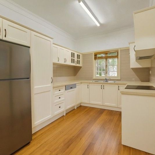 Character-Filled Home with Secure Front Gate â 400m to Toowong Village - Photo 1