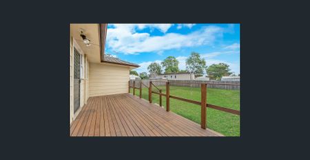 Good Location! - Photo 2