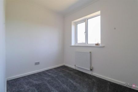 4 bedroom detached house to rent - Photo 4