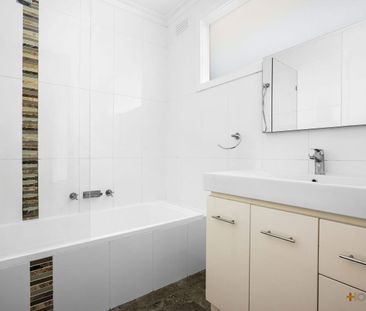 HIGHLY SOUGHT AFTER LOCATION | MINUTES FROM BEACH | SPACIOUS LIVING - Photo 3