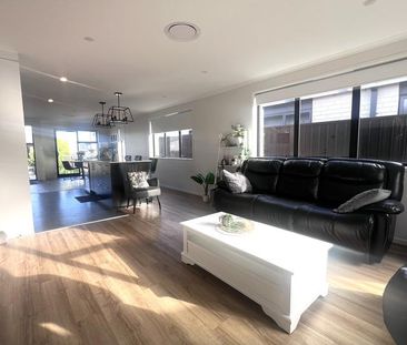 7 Empire Crescent - Photo 1