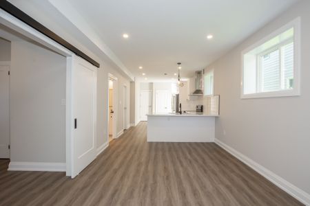 **NEWLY RENOVATED** 1 Bedroom Lower Unit in Welland!! - Photo 5